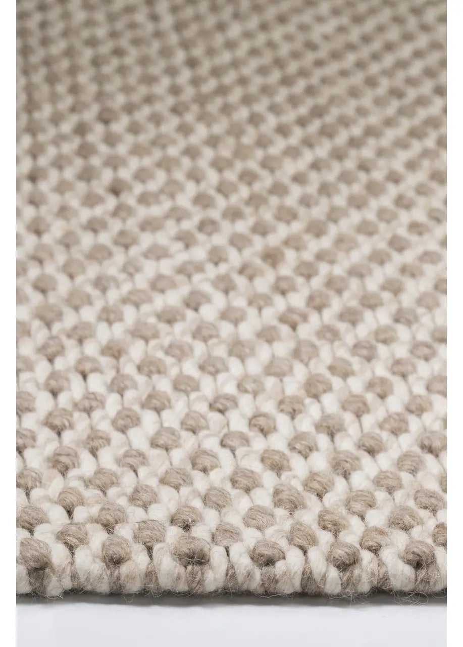 N8047
